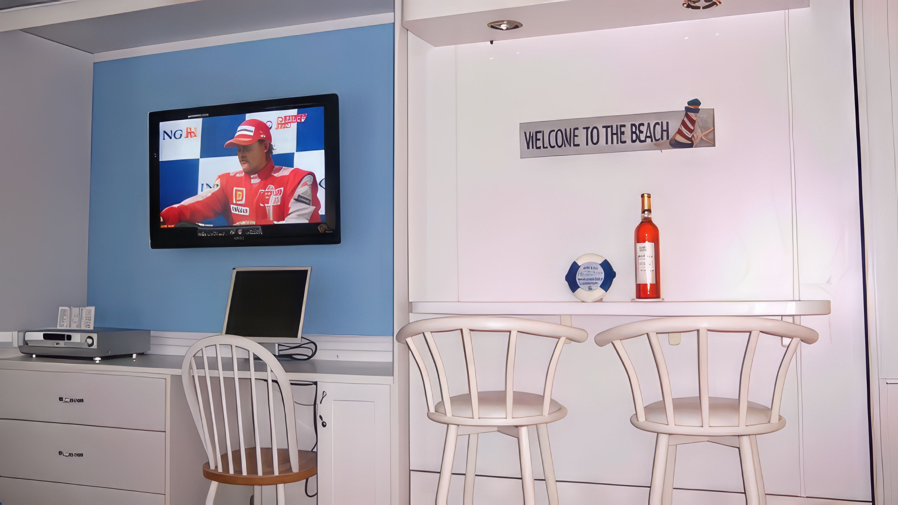 LIVING AREA: Standard Murphy Bed - Desk - Cable TV