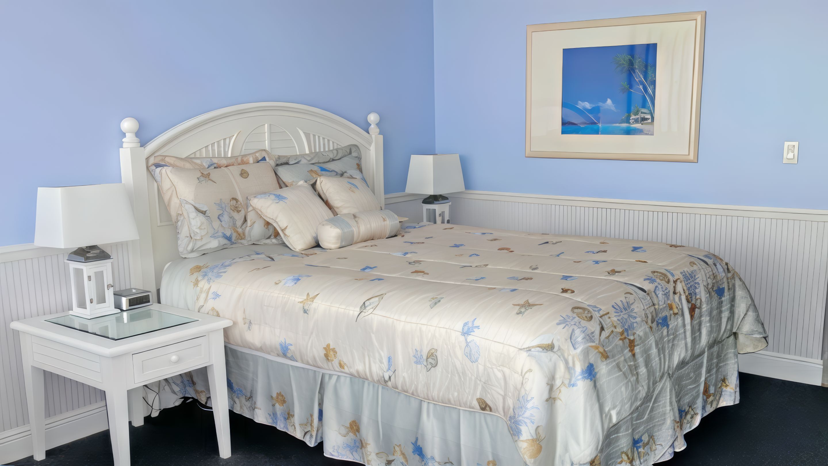 SLEEPING AREA: Queen Size Posturepedic Mattress