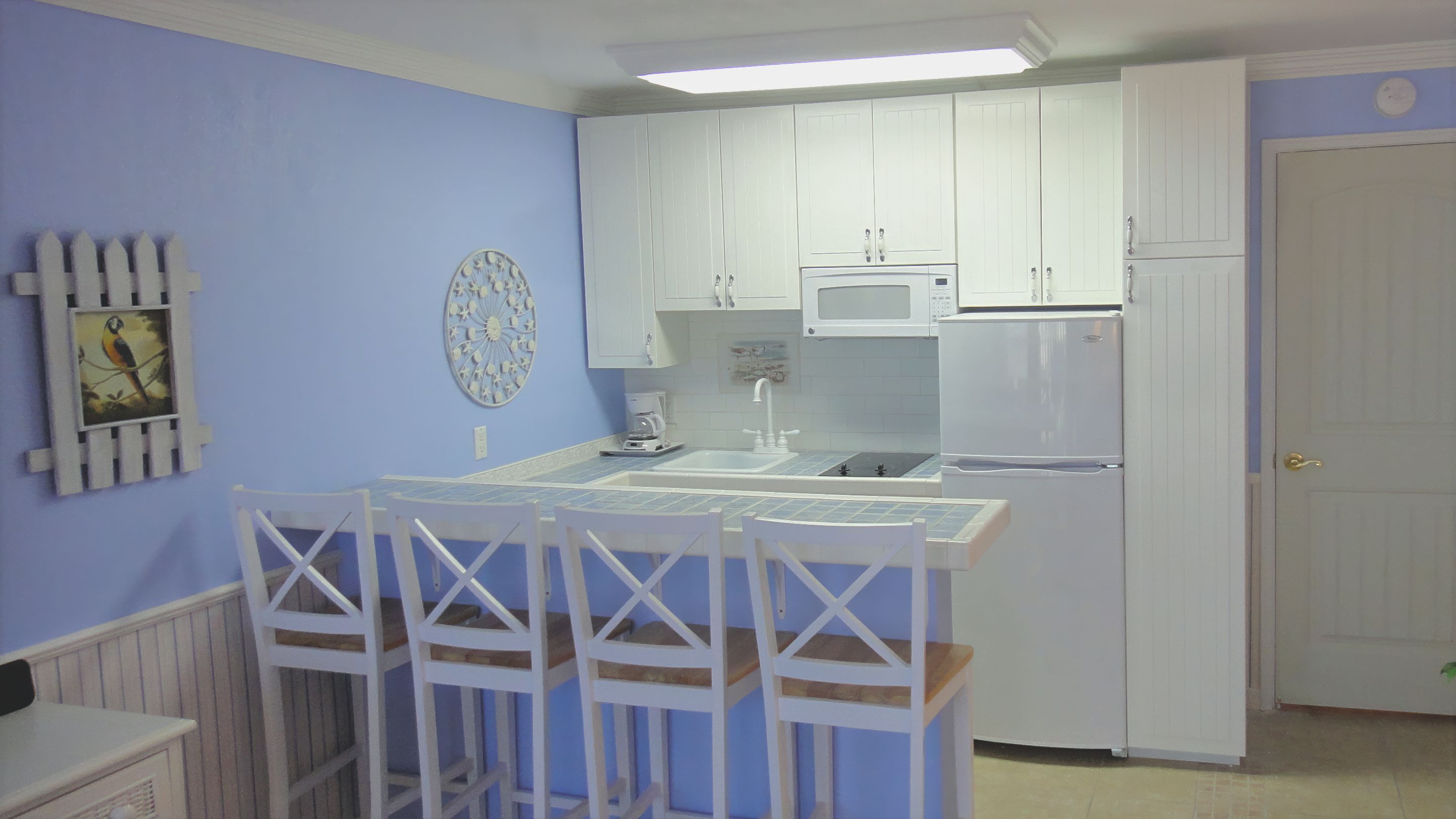 KITCHEN: Breakfast Bar and Kitchen with Built-in Oven, Over-