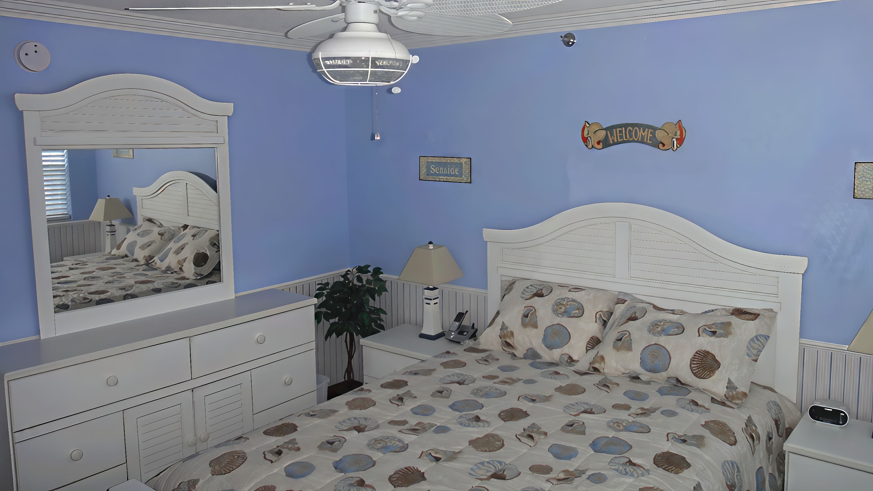 BEDROOM:Queen Size Bed with Posturepedic Mattress